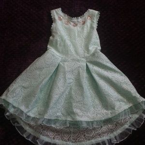 Girl’s dress